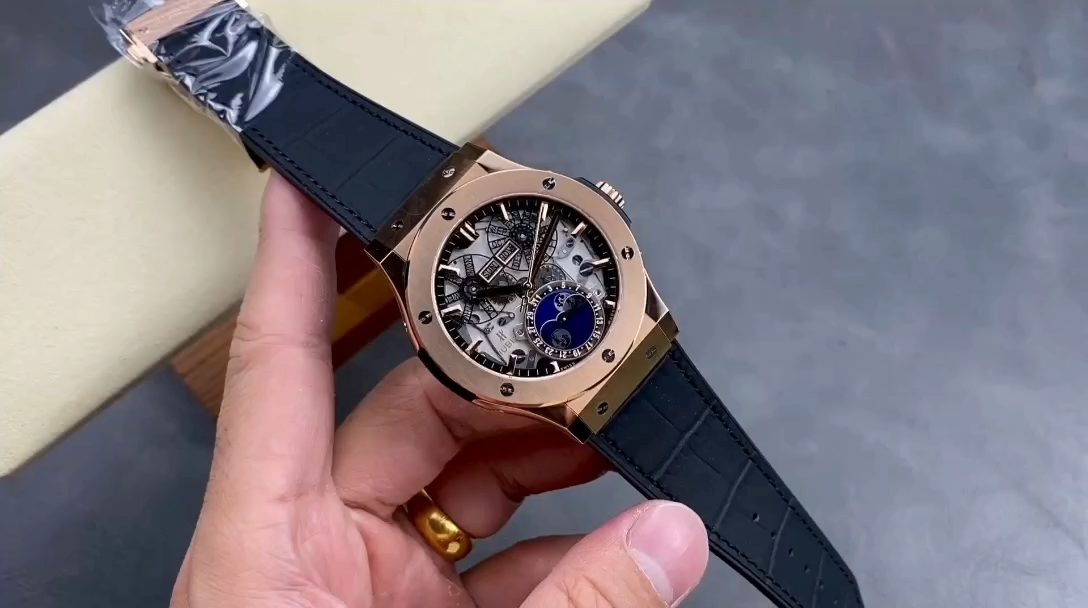 Hublot Classic Fusion 547.OX.0180.LR 42 mm Mens