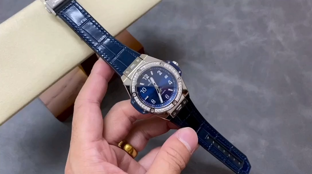 On-wrist view of Hublot Big Bang One Click 465.SX.7170.LR.1204 showing blue leather strap. - Video