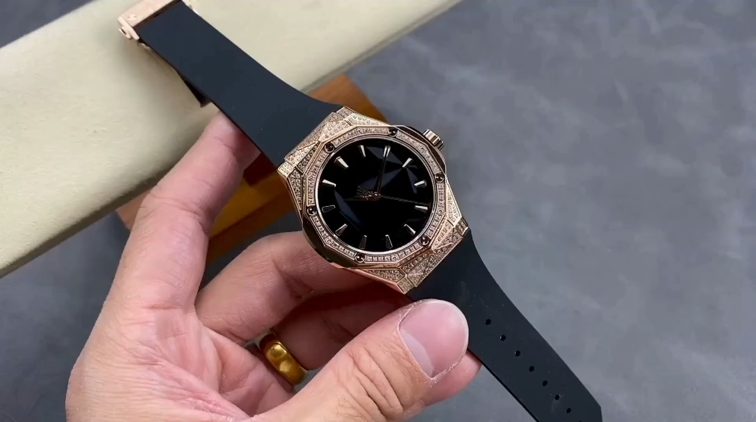 Handheld shot of Hublot Classic Fusion 550.OS.1800.RX.1604.ORL19 showing the full dial and bezel sparkle. - Video