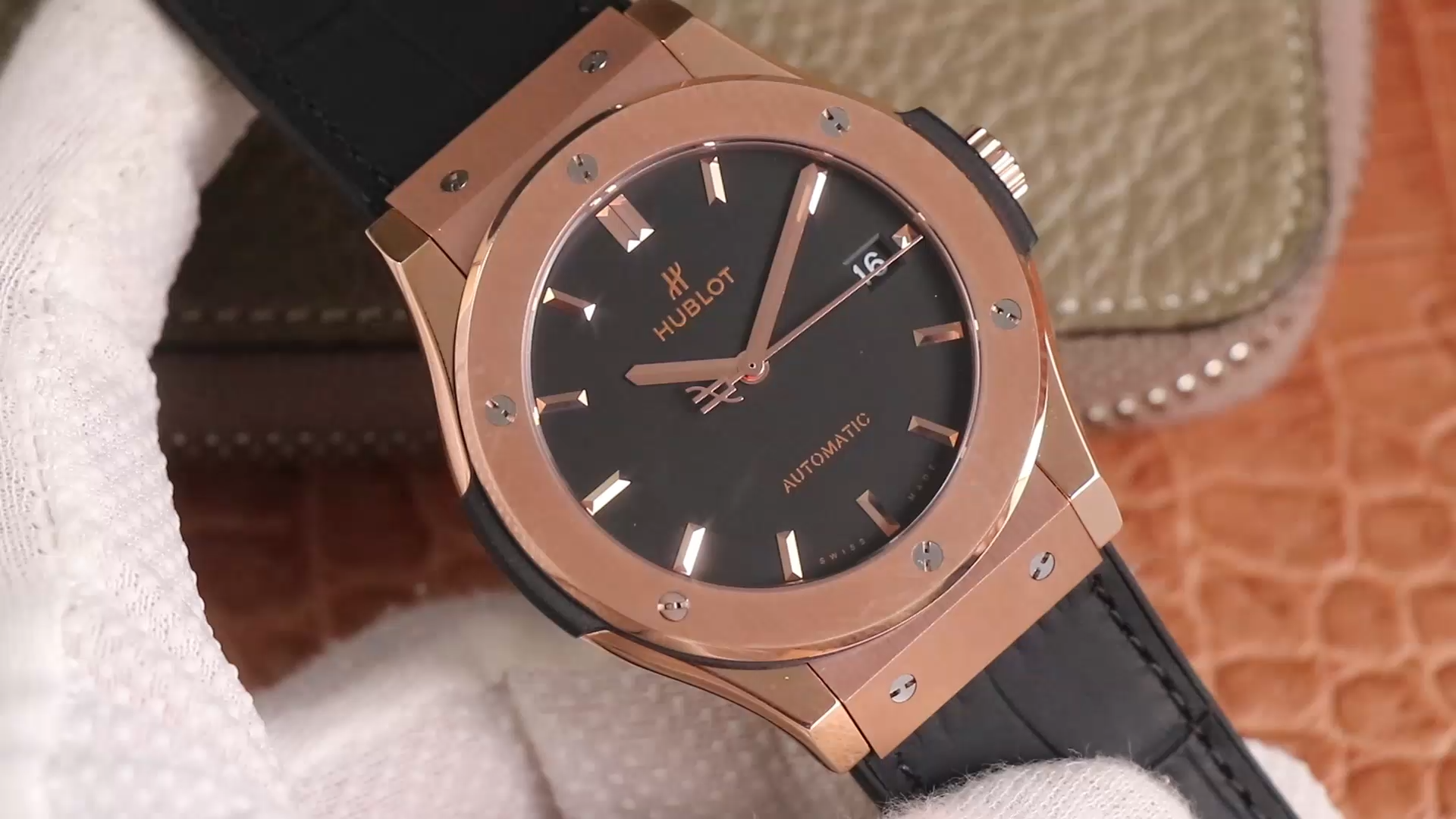 Wrist/hand shot of Hublot Classic Fusion 542.OX.1181.LR showing the King Gold bezel and black dial. - Video