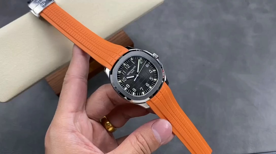 Video: hand-held Patek Philippe Aquanaut 5167R showing orange rubber strap texture and case finish. - Video