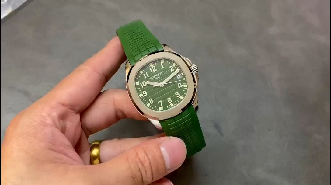 Video: hand-held Patek Philippe Aquanaut 5168G-010 showing green rubber strap texture and case finish. - Video