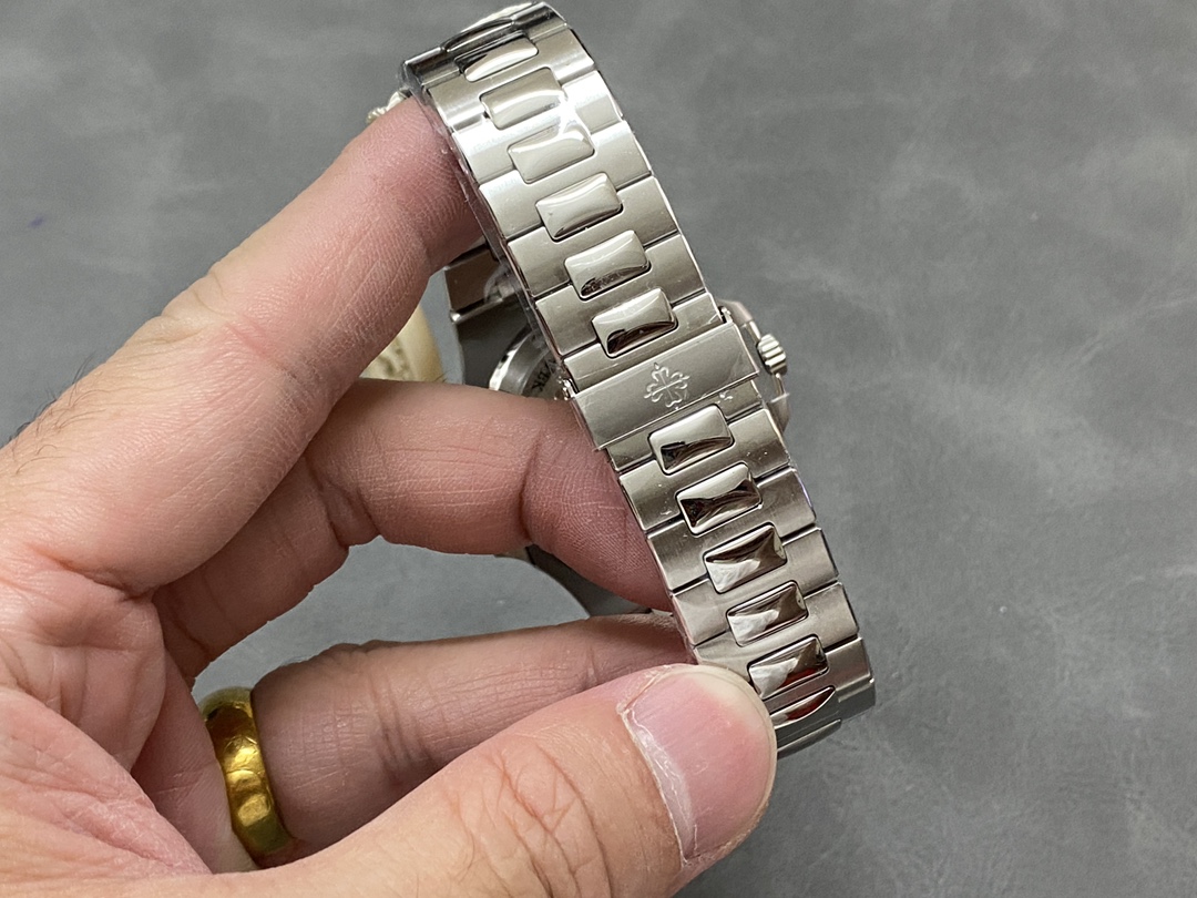 Replica Patek Philippe Nautilus 5711 1A 018 Green Dial 40mm Mens Watch - Replica Factory