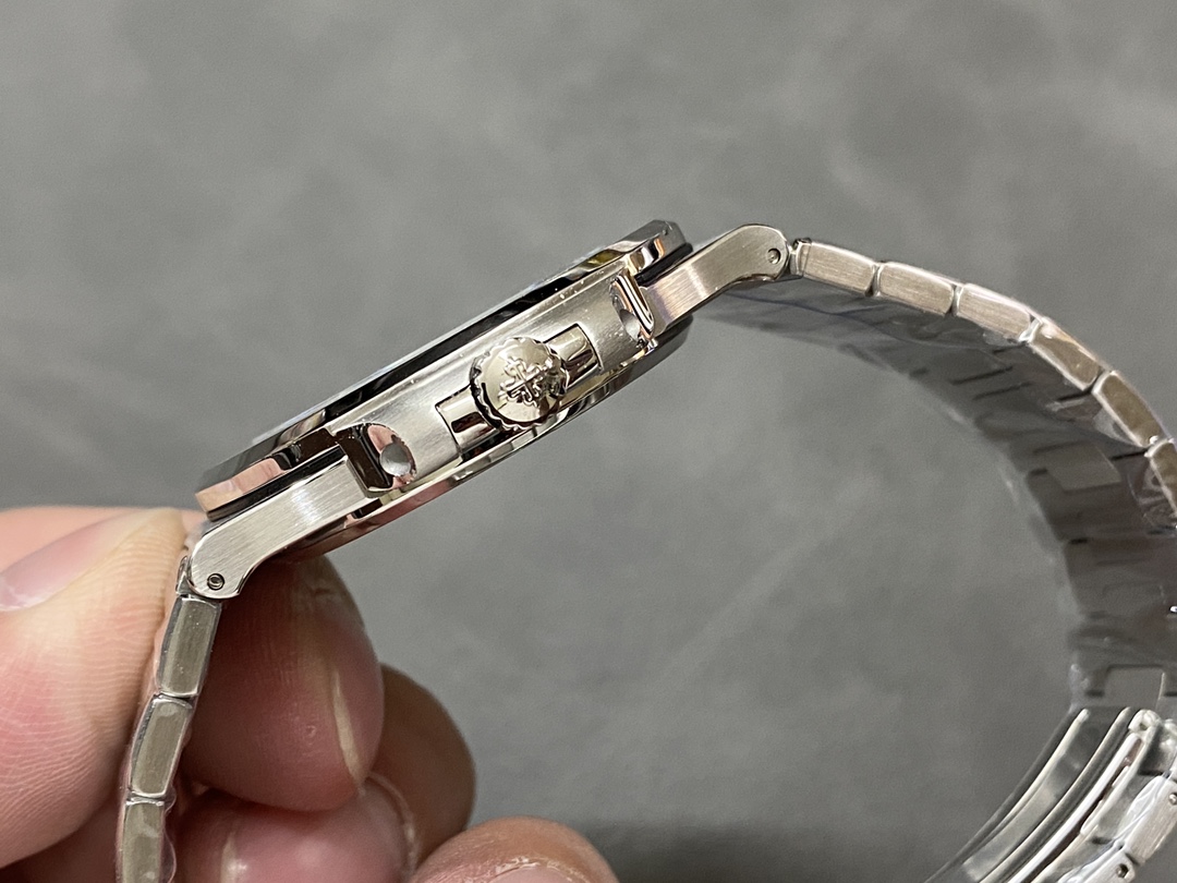 Replica Patek Philippe Nautilus 5711 1A 018 Green Dial 40mm Mens Watch - Replica Factory