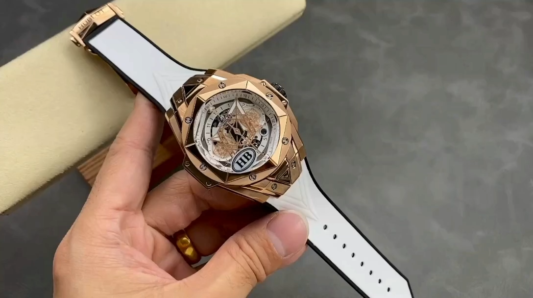 Hublot Big Bang Titanium 418.OX.2001.RX.MXM20 - Video