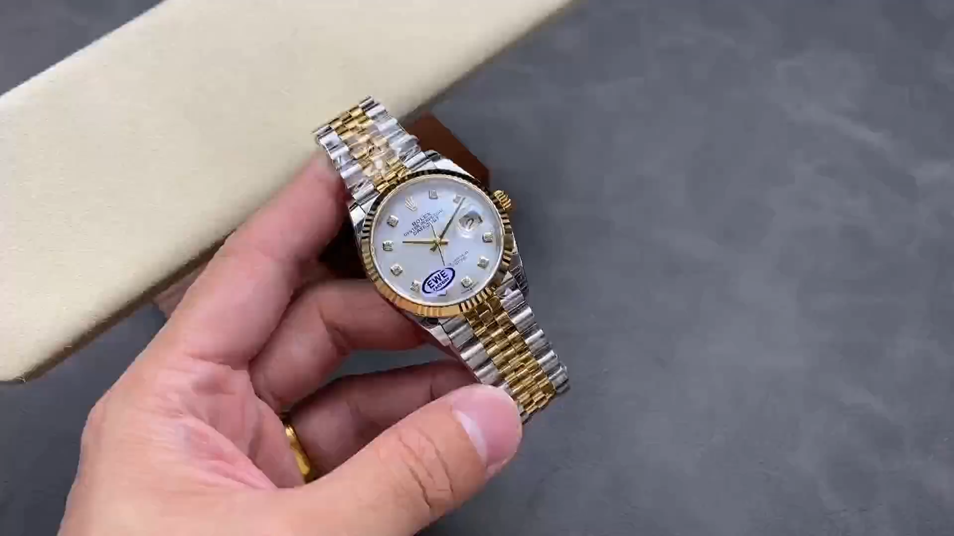 Rolex Datejust 126233 White MOP Diamond Dial Fluted Bezel 36MM Unisex Replica Watch