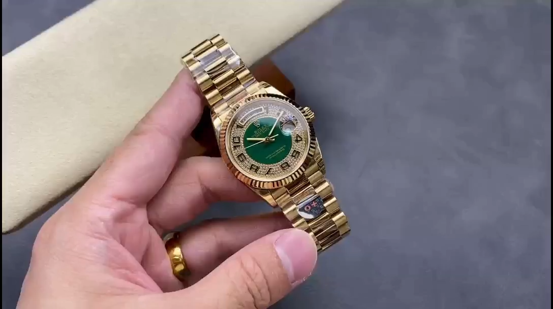 Rolex Day-Date 118238 Yellow Gold Green Diamond Pave Dial 36mm Unisex Replica Watch