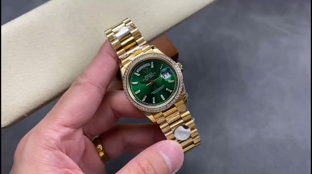 Rolex Day Date 36mm Green Dial Diamond-Set Bezel President Bracelet m128398tbr 0035