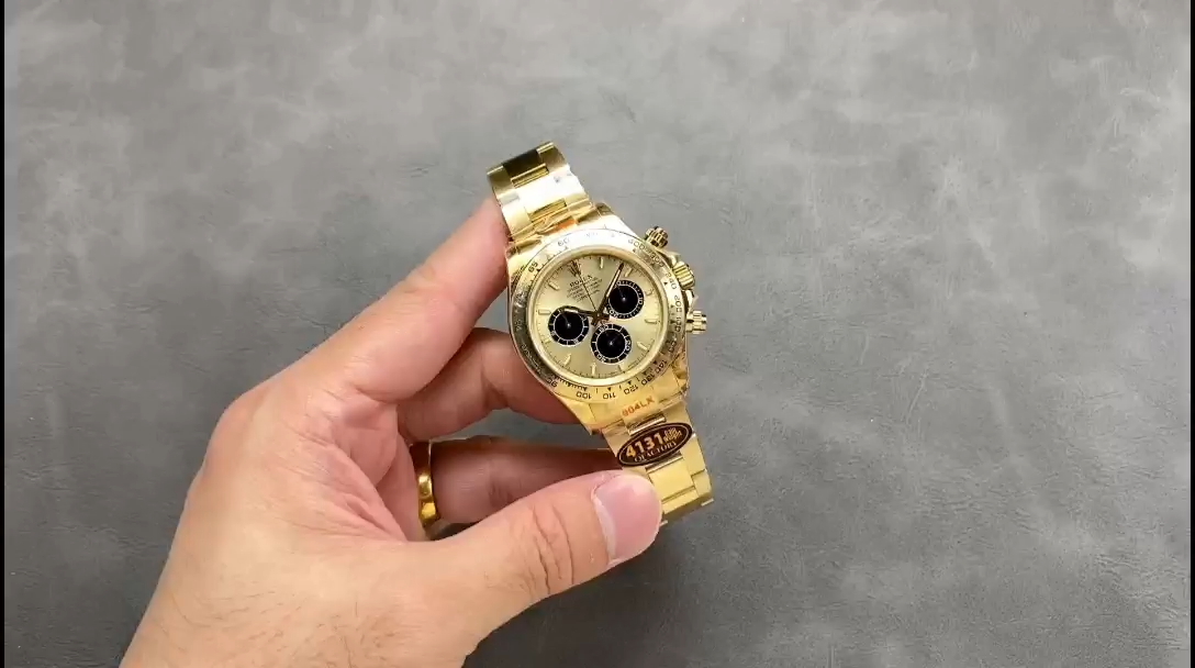Video: hand holding Rolex Daytona 116508, champagne dial and gold bracelet visible. - Video