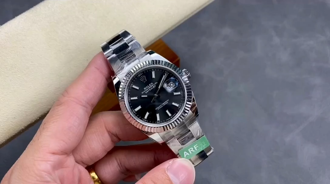 Video of Rolex Datejust M126334-0013 showing the watch from the front in hand. - Video