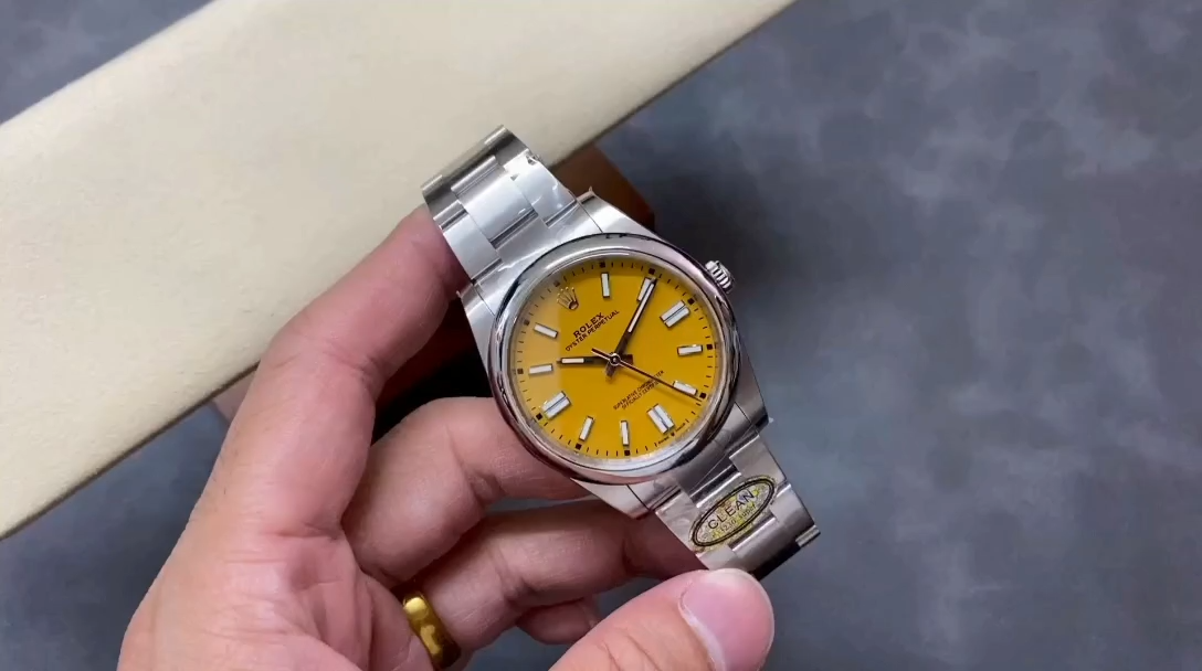 Rolex Oyster Perpetual Yellow Dial Oystersteel 124300 0004 - Video