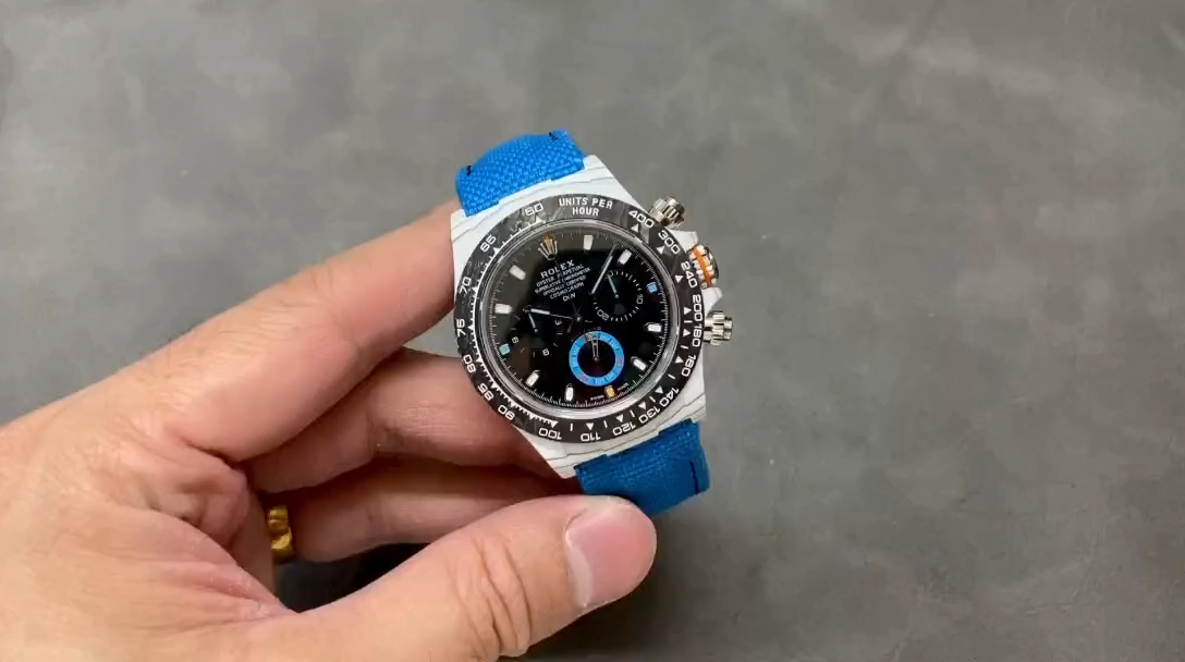 Rolex Daytona 116500LN, video showing the watch held for an overall view. - Video