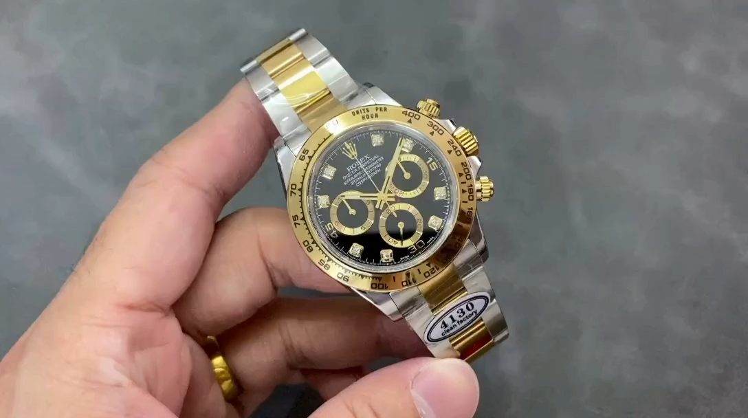 Rolex Daytona 116503, video showing a hand holding the watch for a quick overview. - Video
