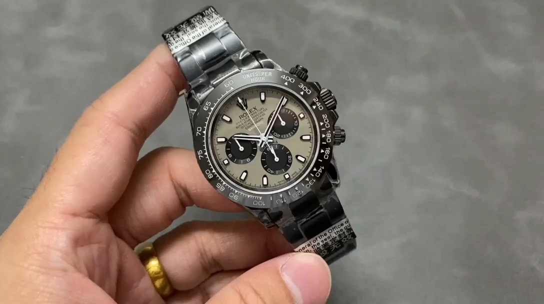 Video of the Rolex Daytona Blaken PVD 40MM, grey dial and black PVD bracelet. - Video