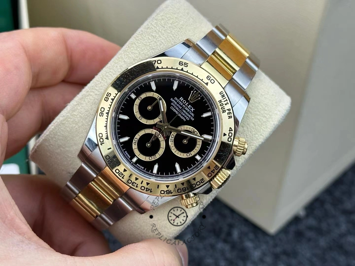 Rolex Cosmograph Daytona 40mm Oystersteel and 18k Yellow Gold 126503 0003