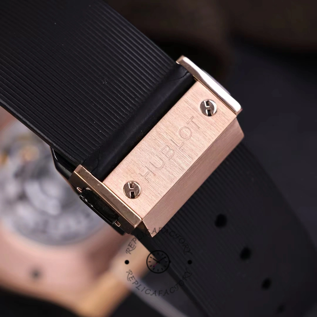Clasp detail of the Hublot Classic Fusion King Gold 542.OX.1181.RX, showing folding buckle hardware.