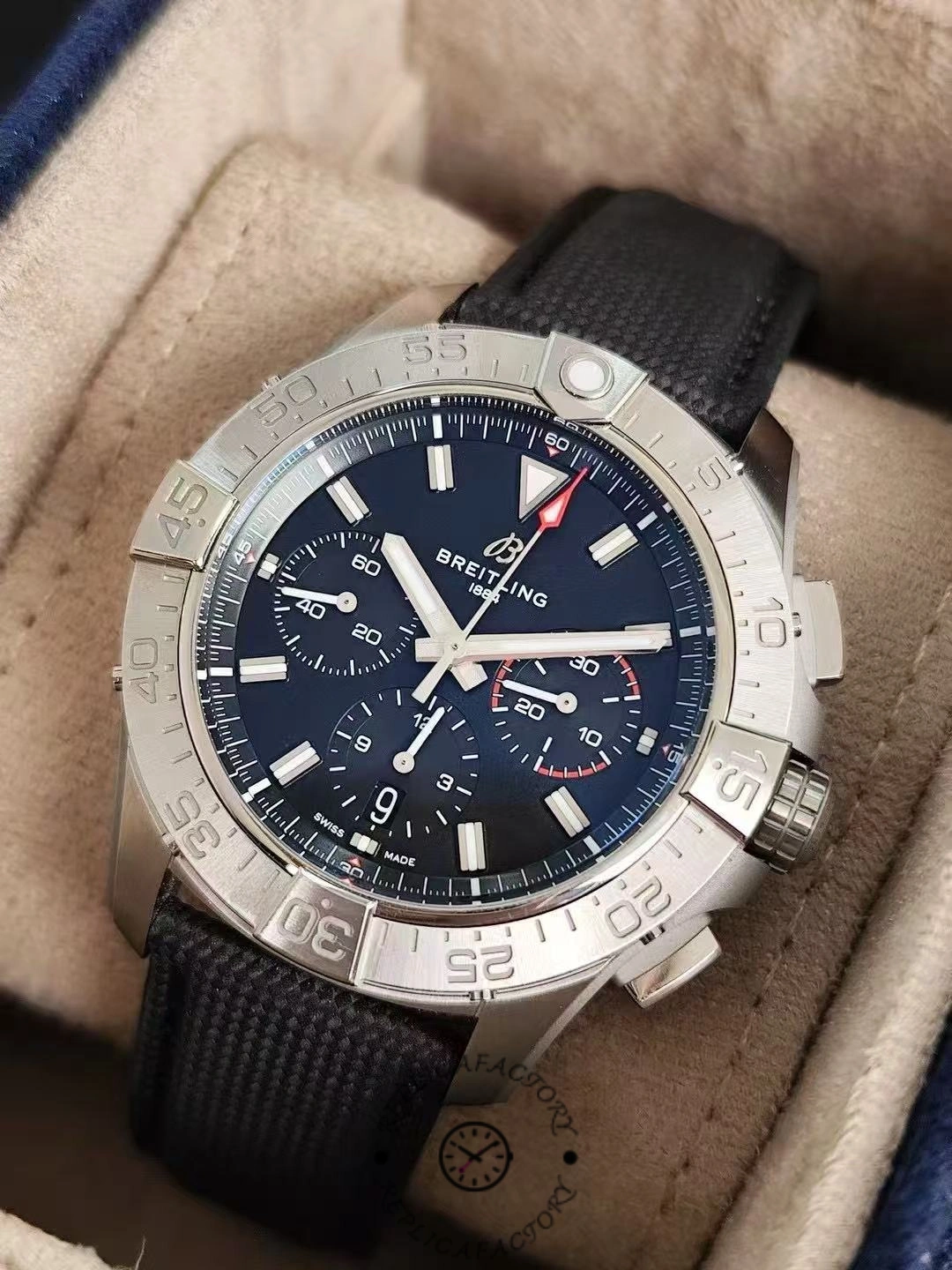 Breitling Super Avenger Replica EB0148101B1X1