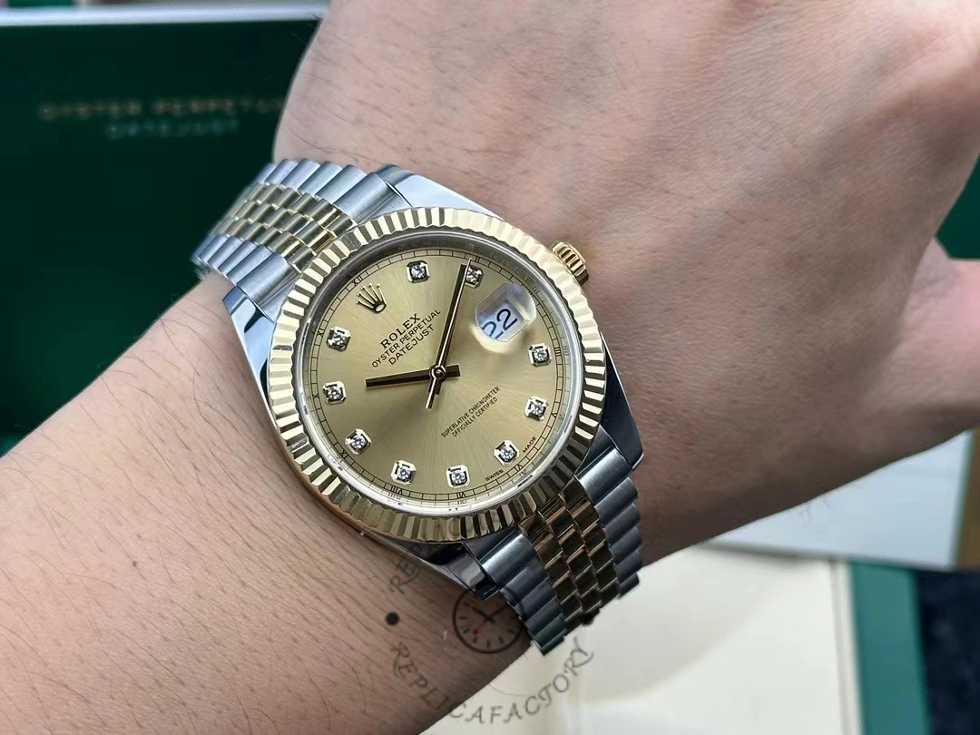 Replica Cartier Ballon Bleu W6920071 Wear view