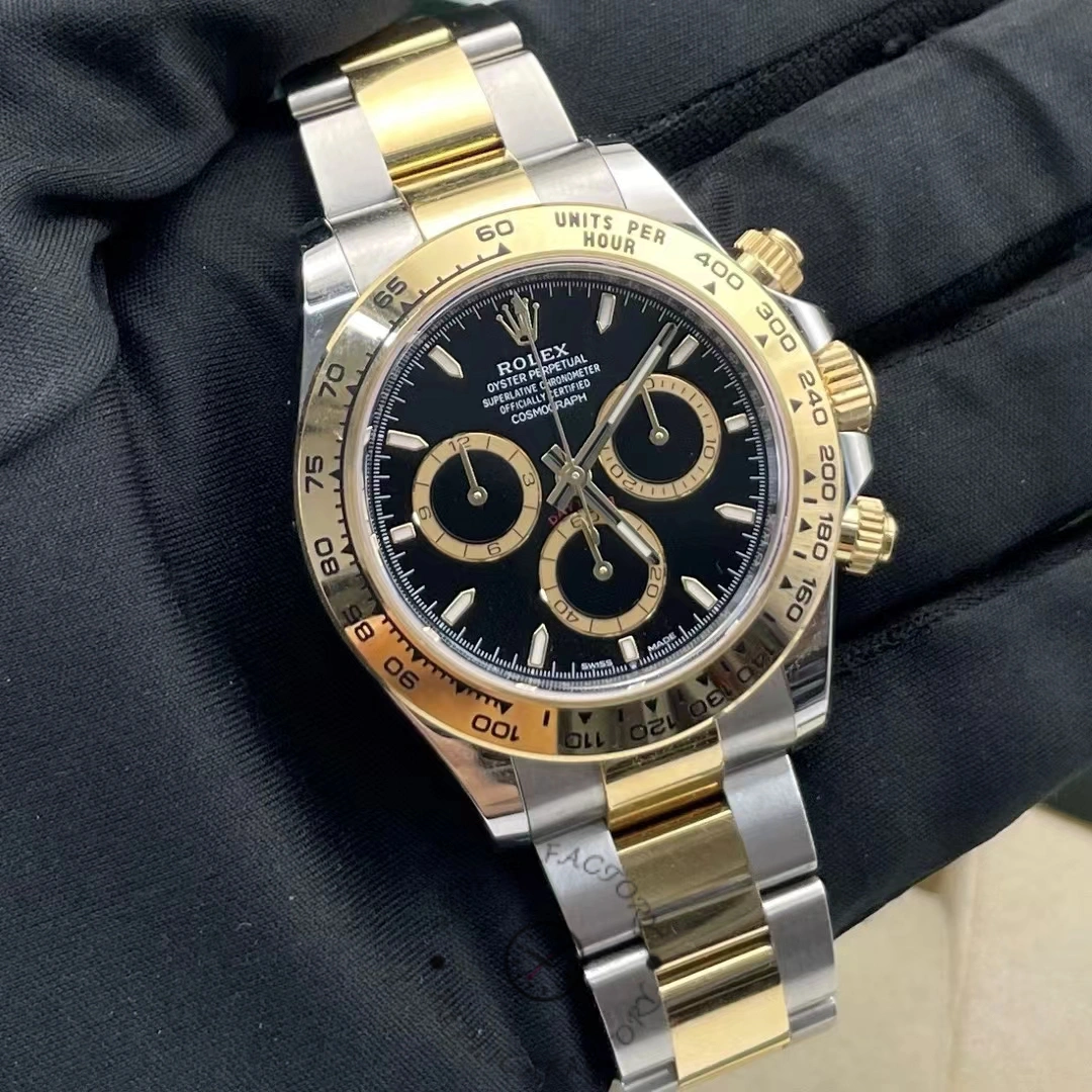 Real photos of replica Rolex Daytona 126503 1