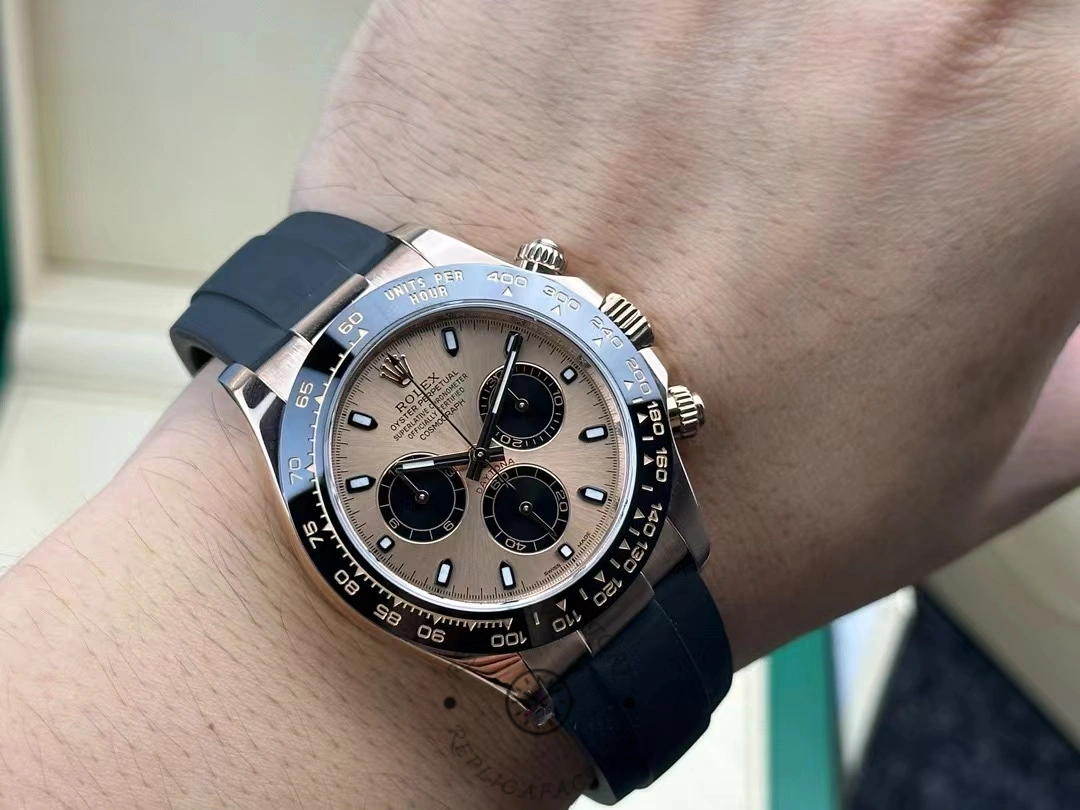 Replica Rolex Daytona 116515LN Rose Gold Watch Wearing picture