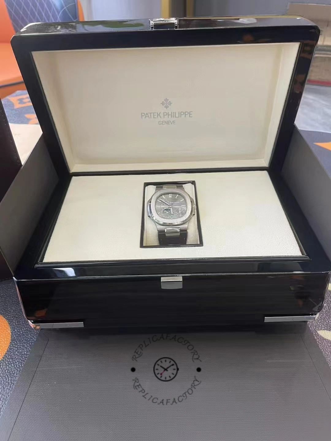 Replica Patek Philippe Nautilus 5712G 001 40mm Mens Watch - Replica Factory