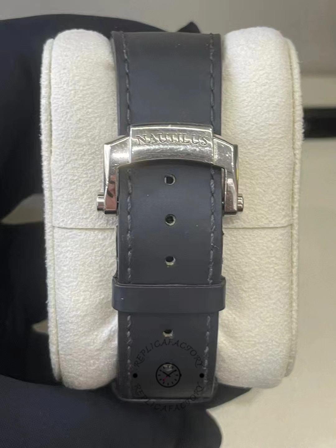 Replica Patek Philippe Nautilus 5712G 001 40mm Mens Watch - Replica Factory