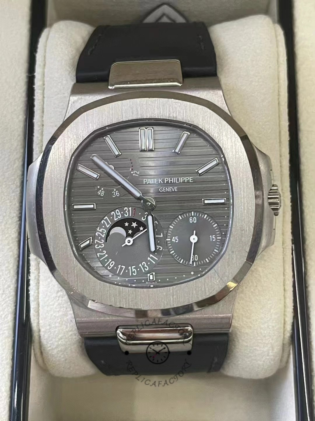 Replica Patek Philippe Nautilus 5712G 001 40mm Mens Watch - Replica Factory