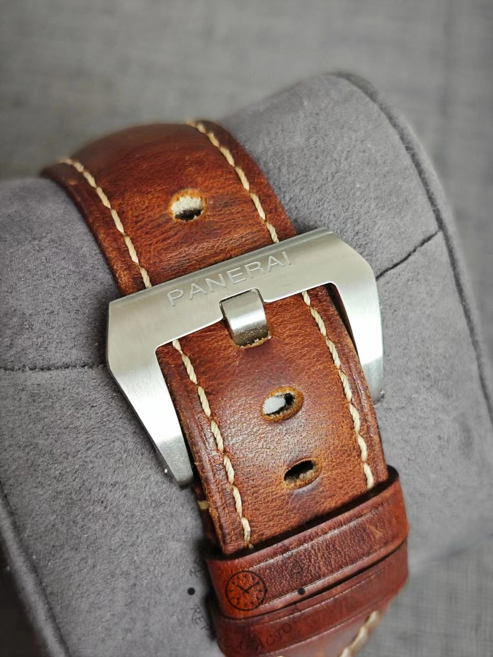 Panerai PAM1271 replica strap view