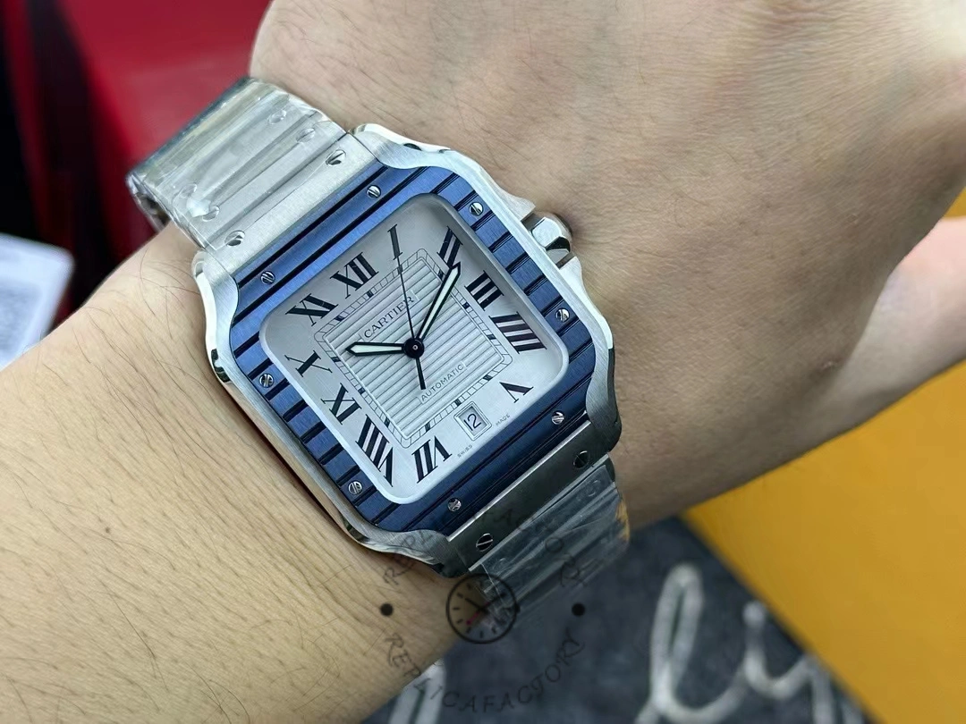 Replica Cartier Santos WSSA0047 Wearing picture