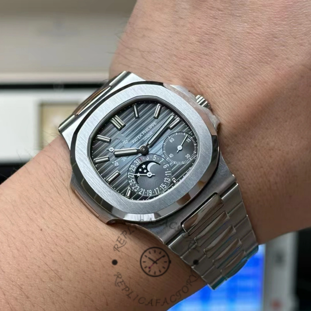 ‌Dissecting The Aesthetic Details Of The Replica Patek Philippe Nautilus 5712/1A-001 - Replica Factory