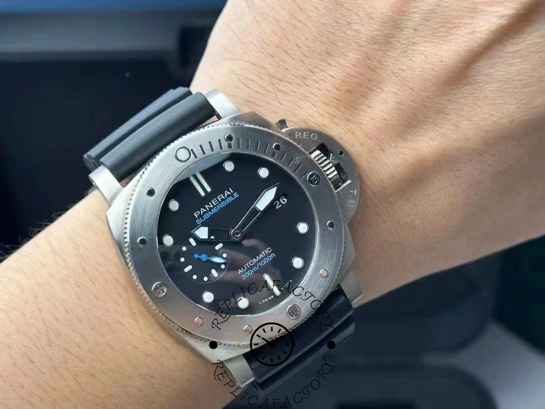 Replica Panerai PAM01305 Wearing picture