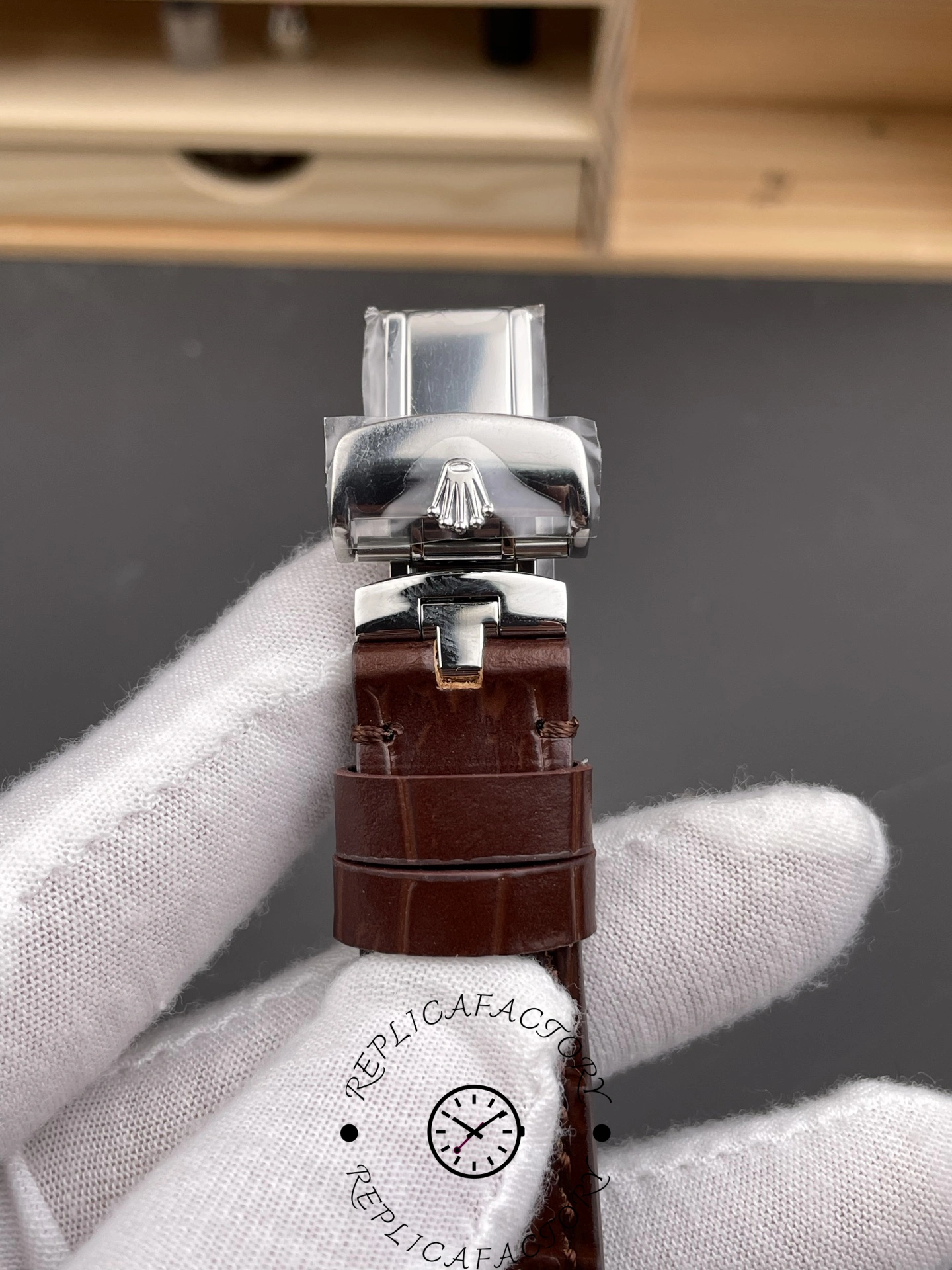 Close-up of the Rolex 1908 52506-0002 clasp and leather strap connection.