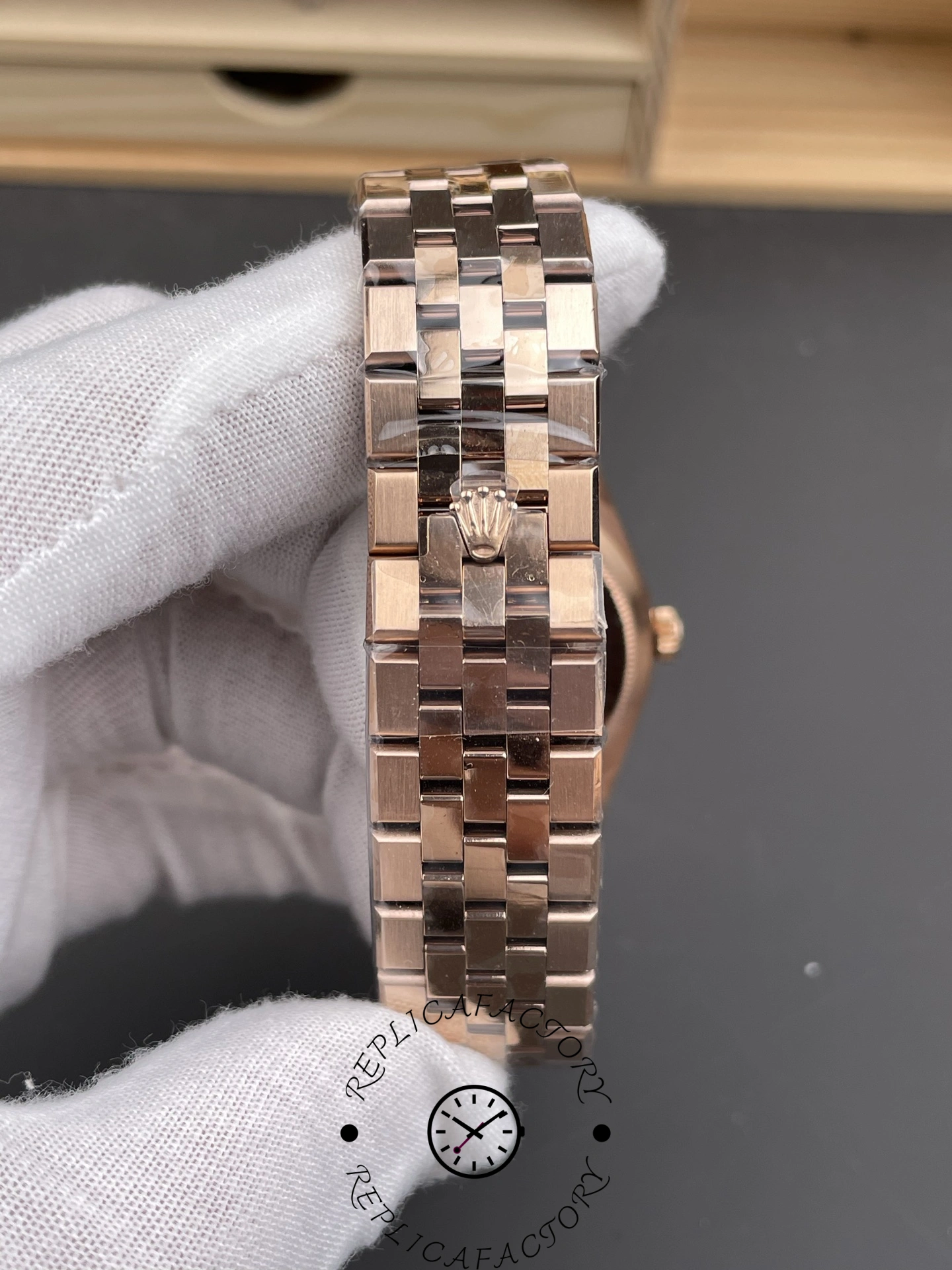 Rear view of rose gold Jubilee bracelet on Rolex Land-Dweller M127235-0001 Replica showing polished links.