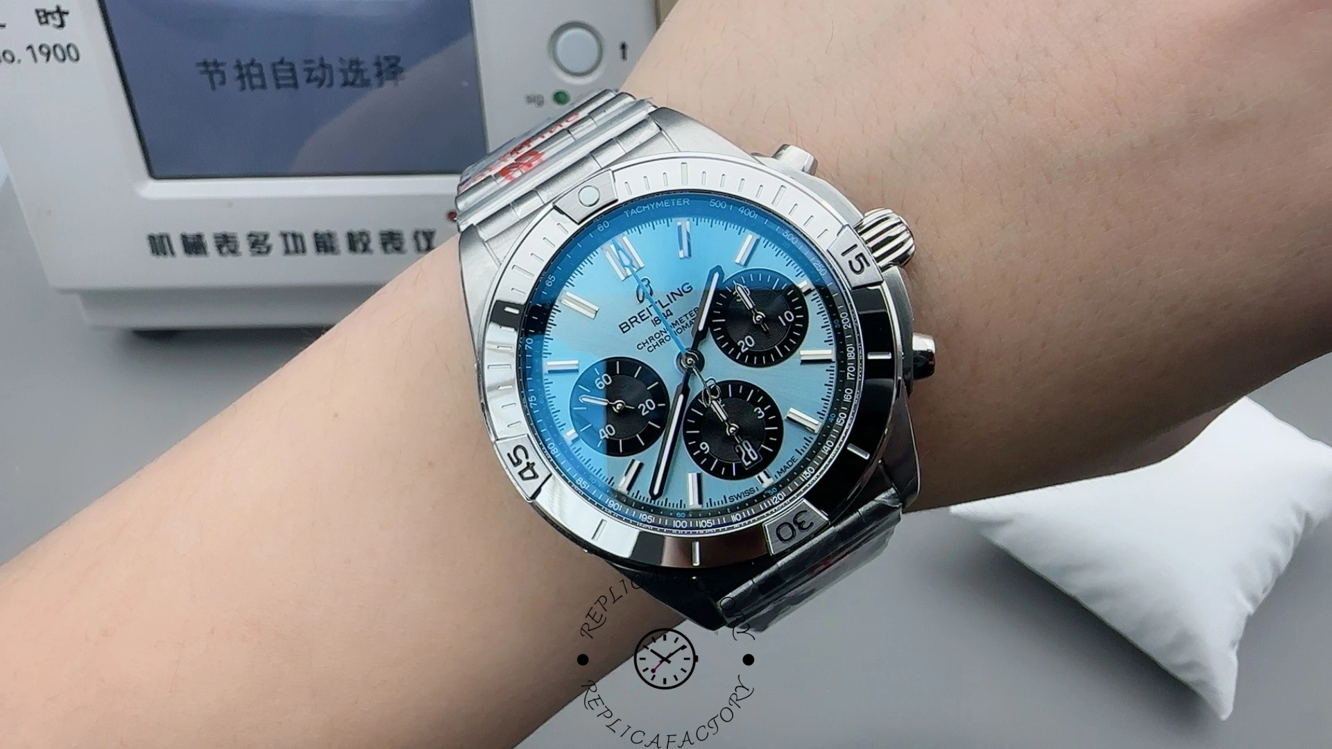 Clone Breitling watch wearing effect diagram