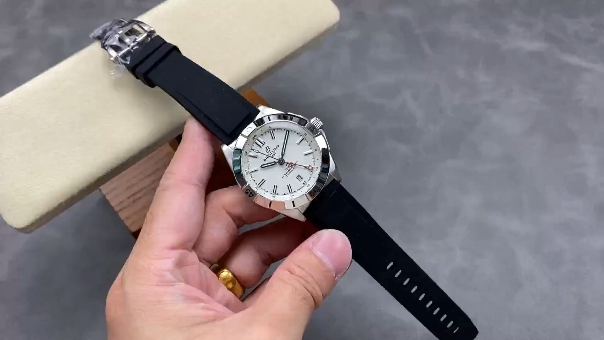 Breitling Chronomat GMT White Dial A32398101C1A1 40 Replica