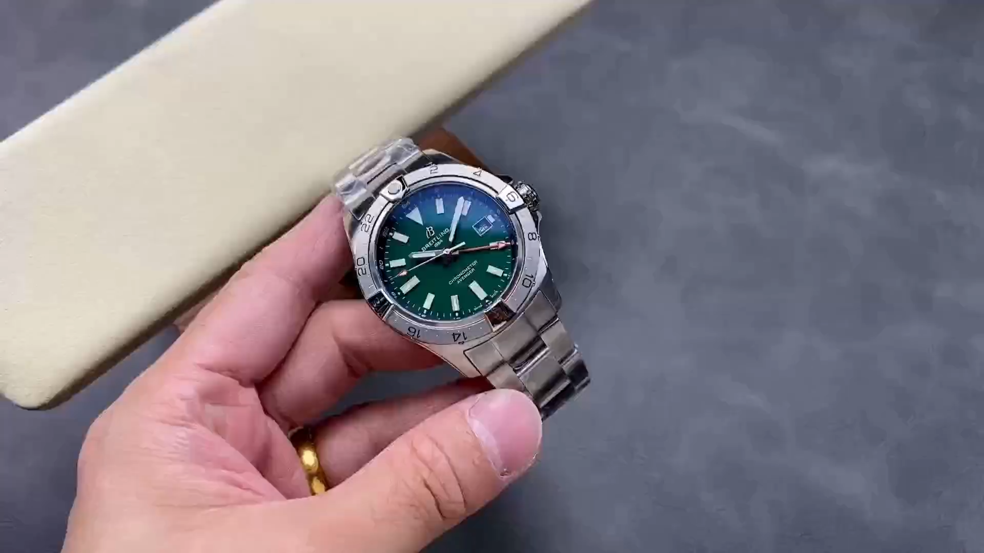 Breitling Avenger Automatic Gmt A32320101B1A1 Green Dial Replica