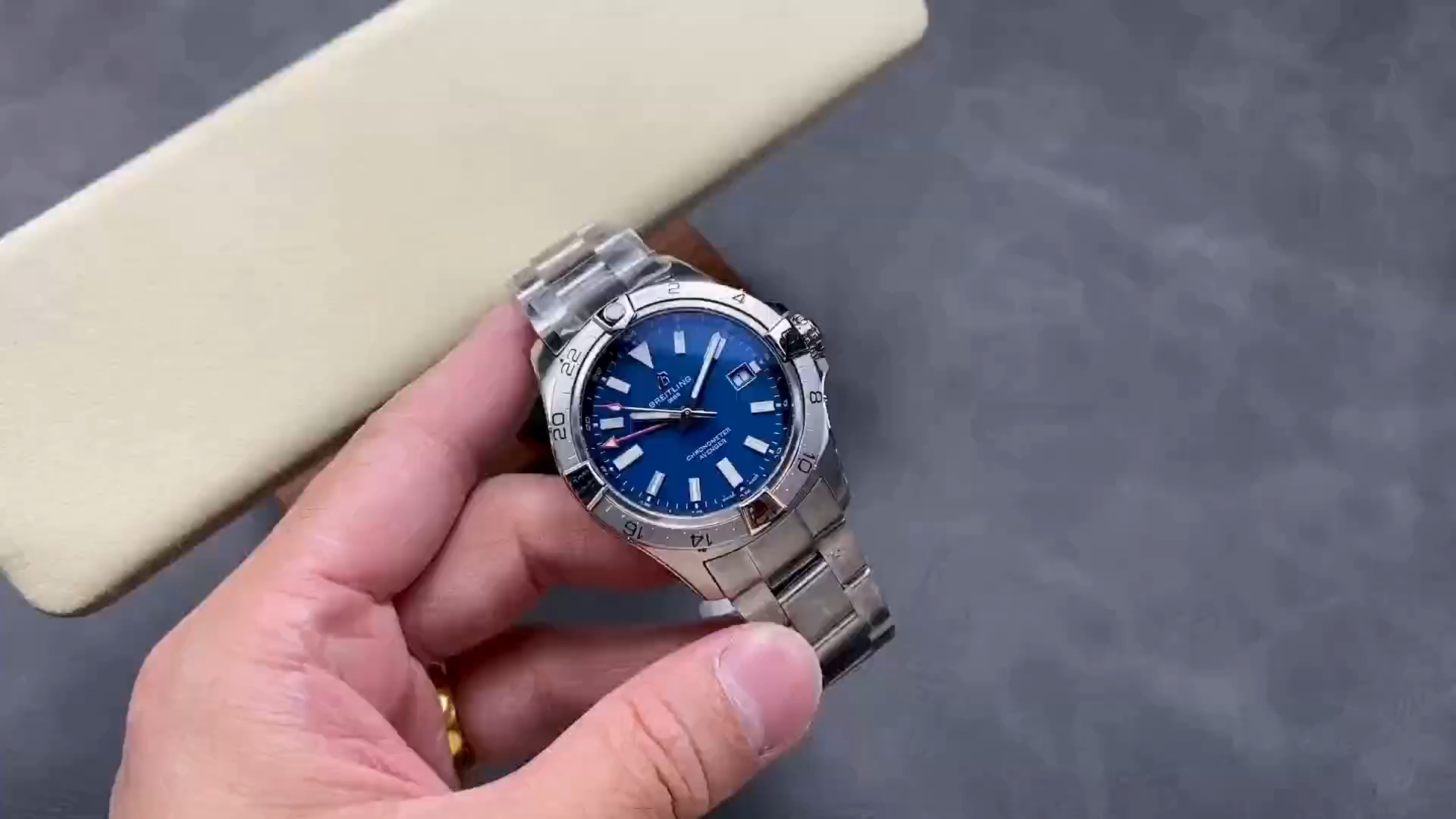 Breitling Avenger Automatic GMT A32320101C1A1 44mm Replica