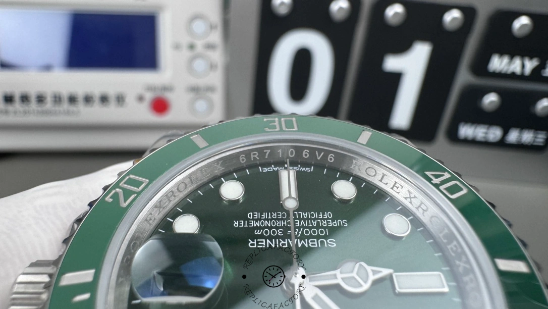 Rolex Submariner 116610LV, dial close-up with date window and markers.