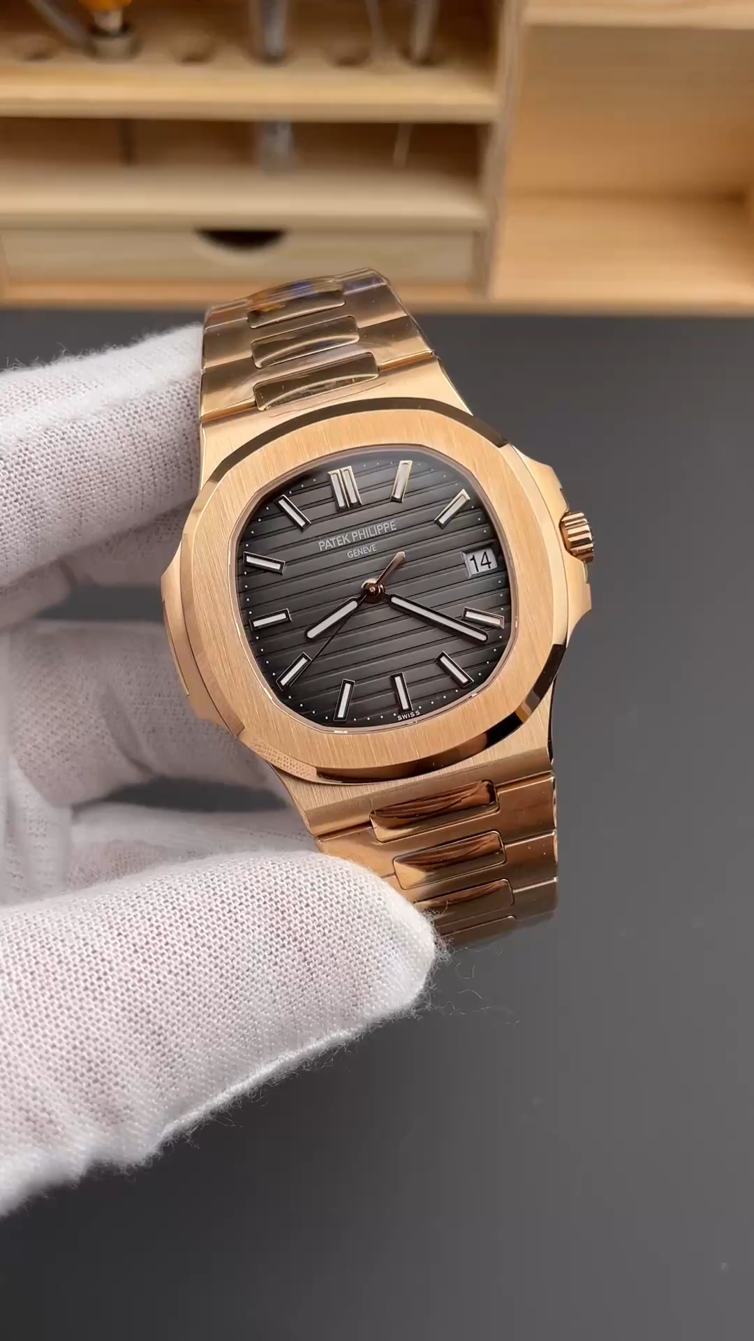Video: wrist-style view of Patek Philippe Nautilus 5711/1R-001 showing bracelet fit and dial. - Video