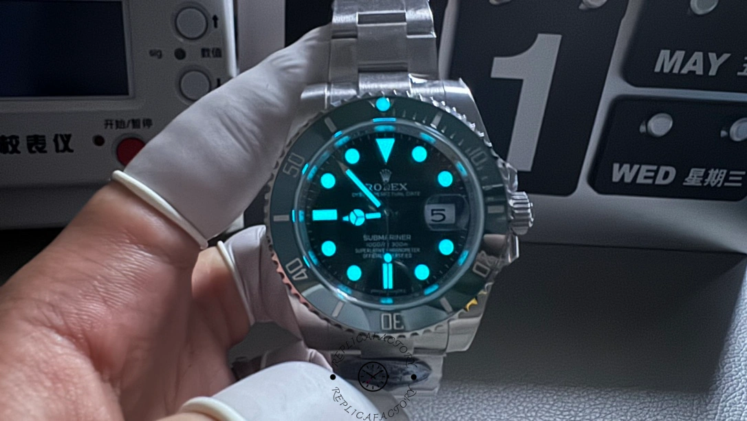 Rolex Submariner 116610LV, luminous dial shot, glow-in-the-dark markers.