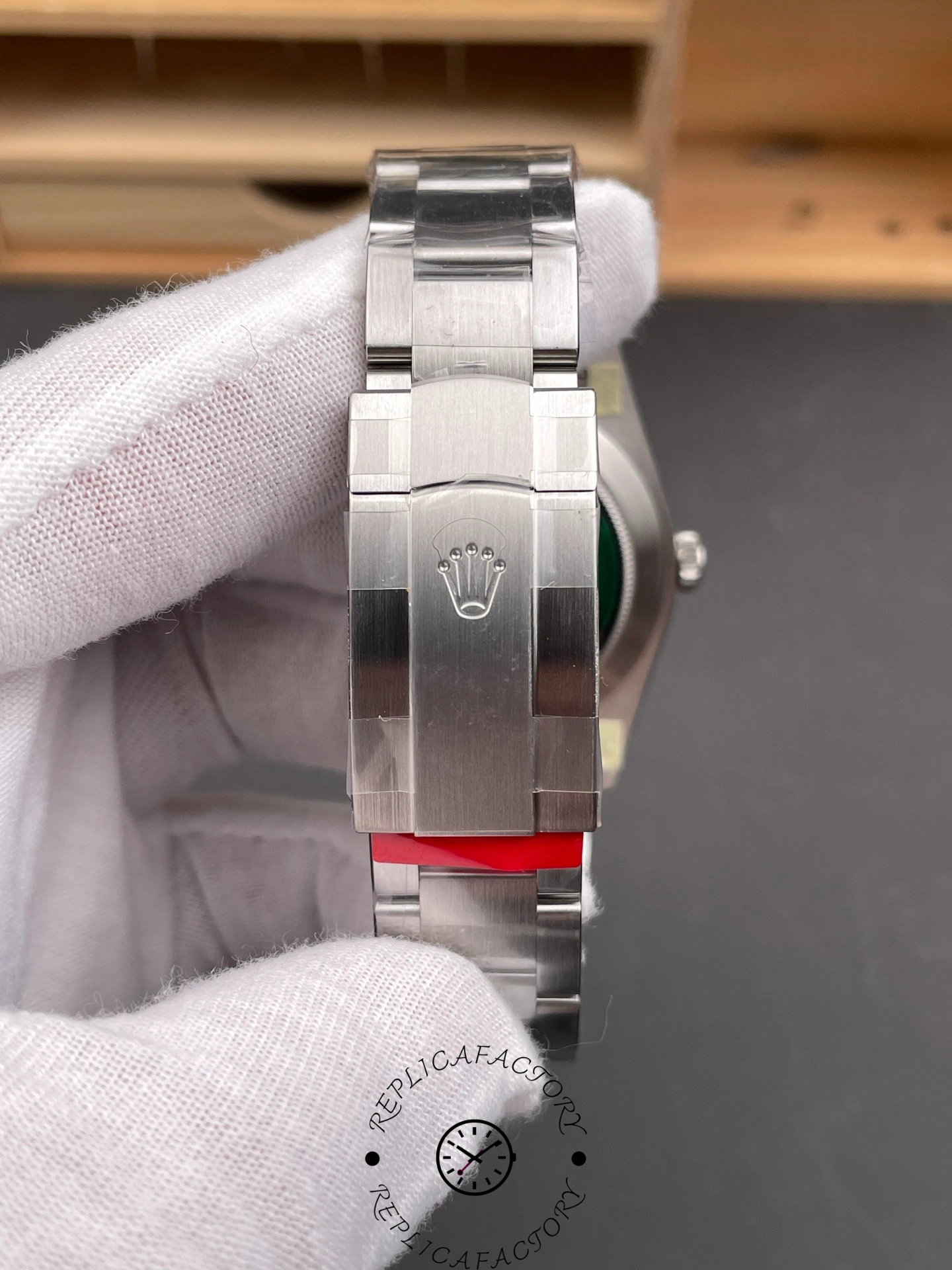 Bracelet clasp view of Rolex Oyster Perpetual 134300 0004 showing clasp and link finish.