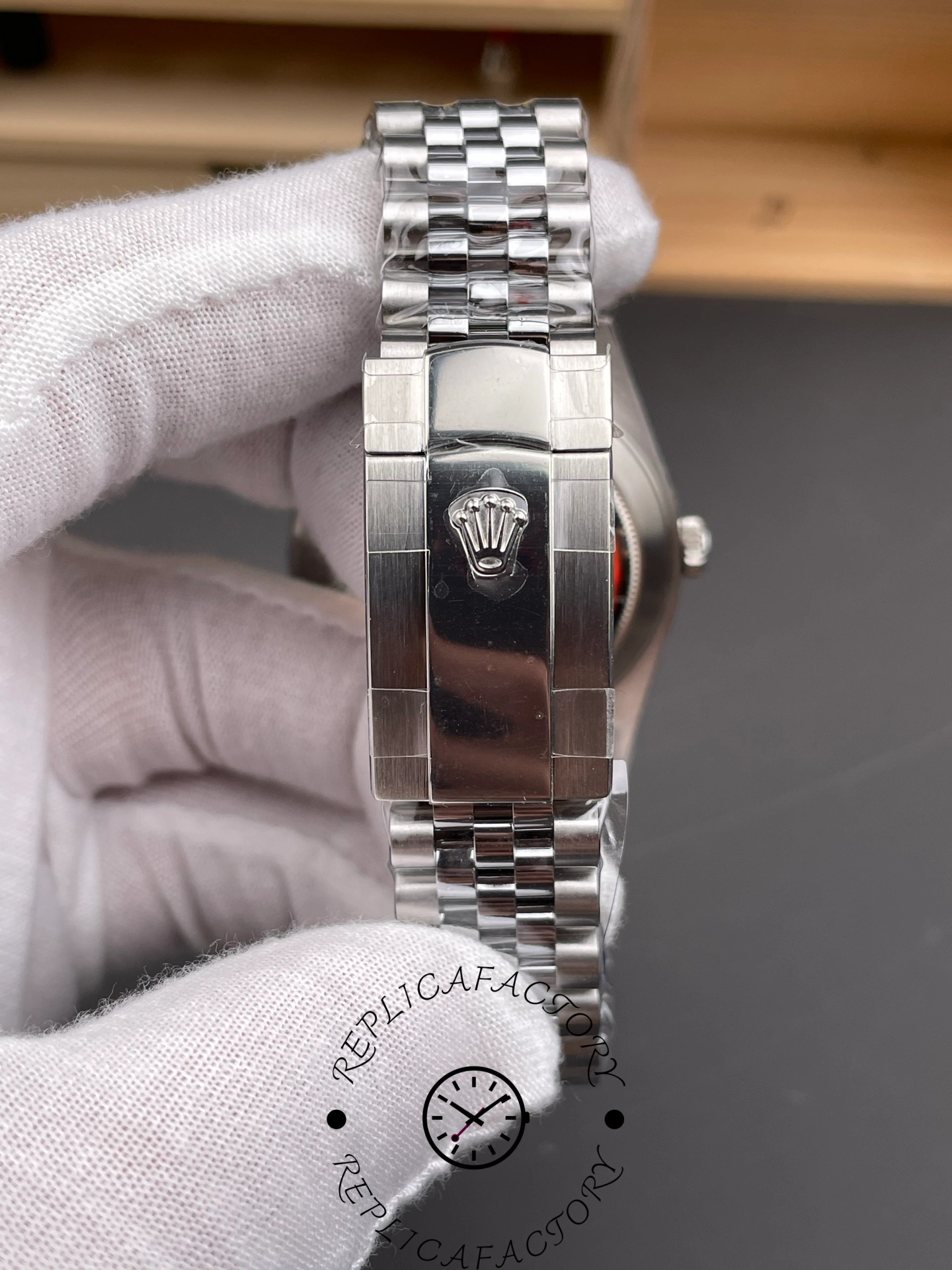 Bracelet detail of the Rolex Datejust 126334-0018 showing the polished Jubilee links in hand.
