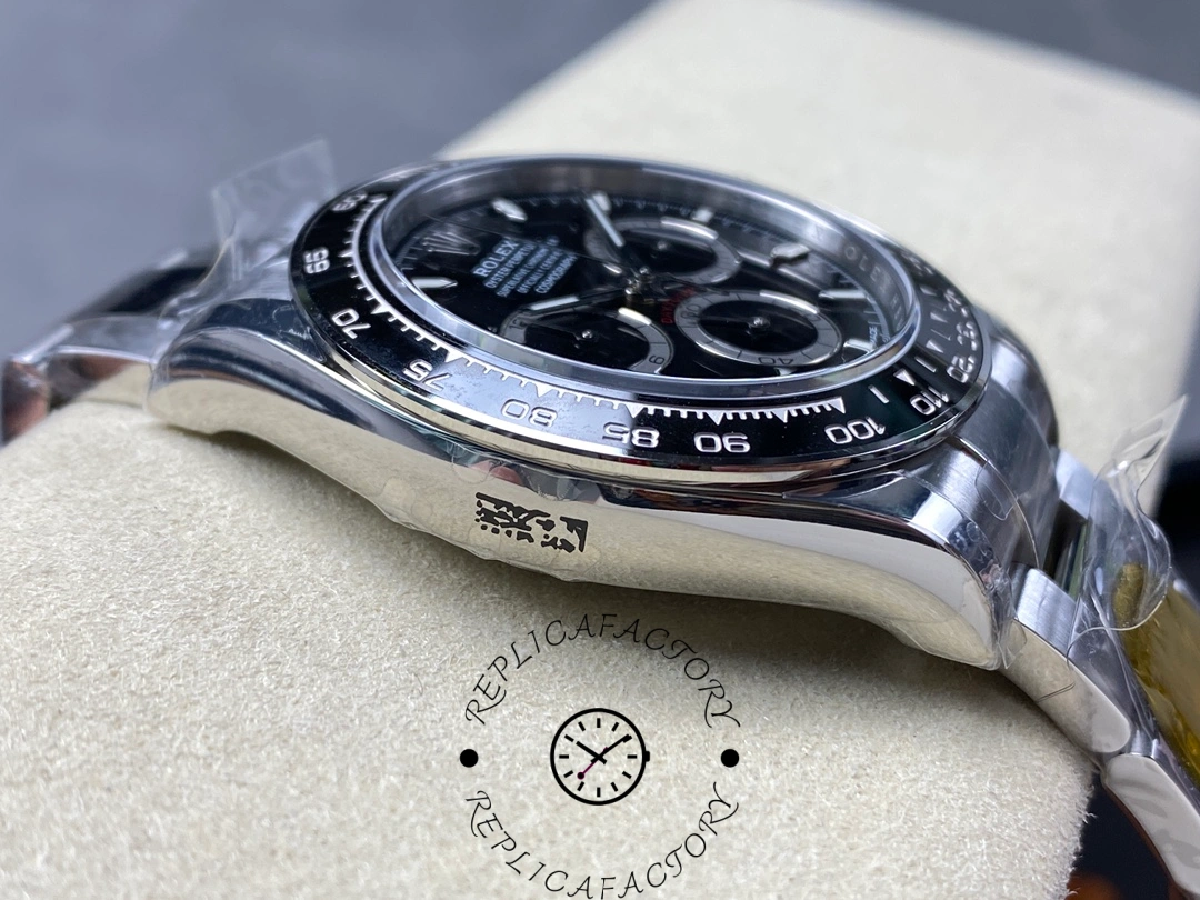 Side profile of Rolex Cosmograph Daytona m126500ln-0002 showing case thickness and bezel edge.