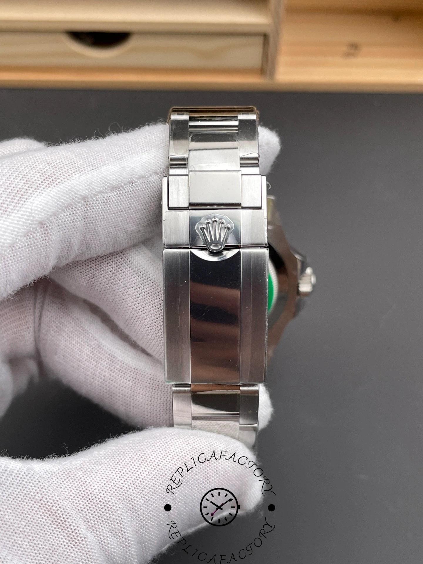 Rolex GMT-Master II 126719 0002 bracelet clasp view, Oyster clasp and links, in glove.