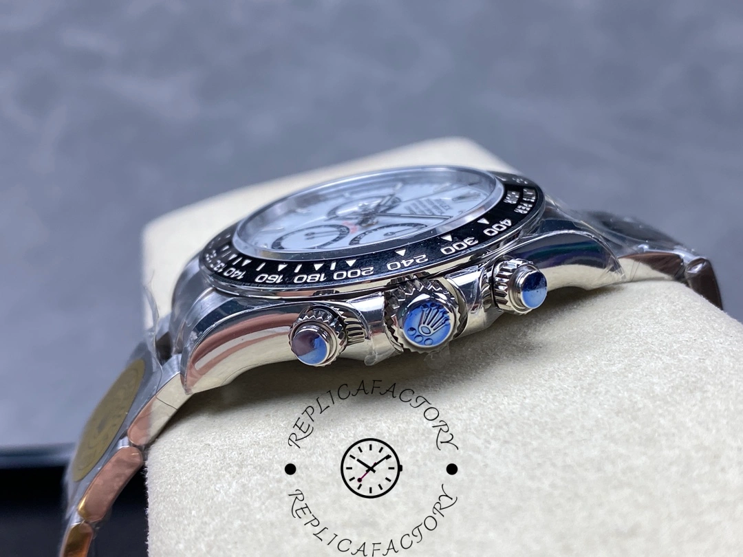 Rolex Daytona M126500LN-0001 side angle, crown, lugs and case flank in Oystersteel.