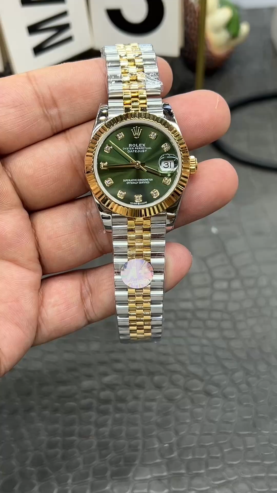 Wrist-shot view of the Rolex Datejust 31 278273-0030 with green dial and two-tone Jubilee bracelet. - Video