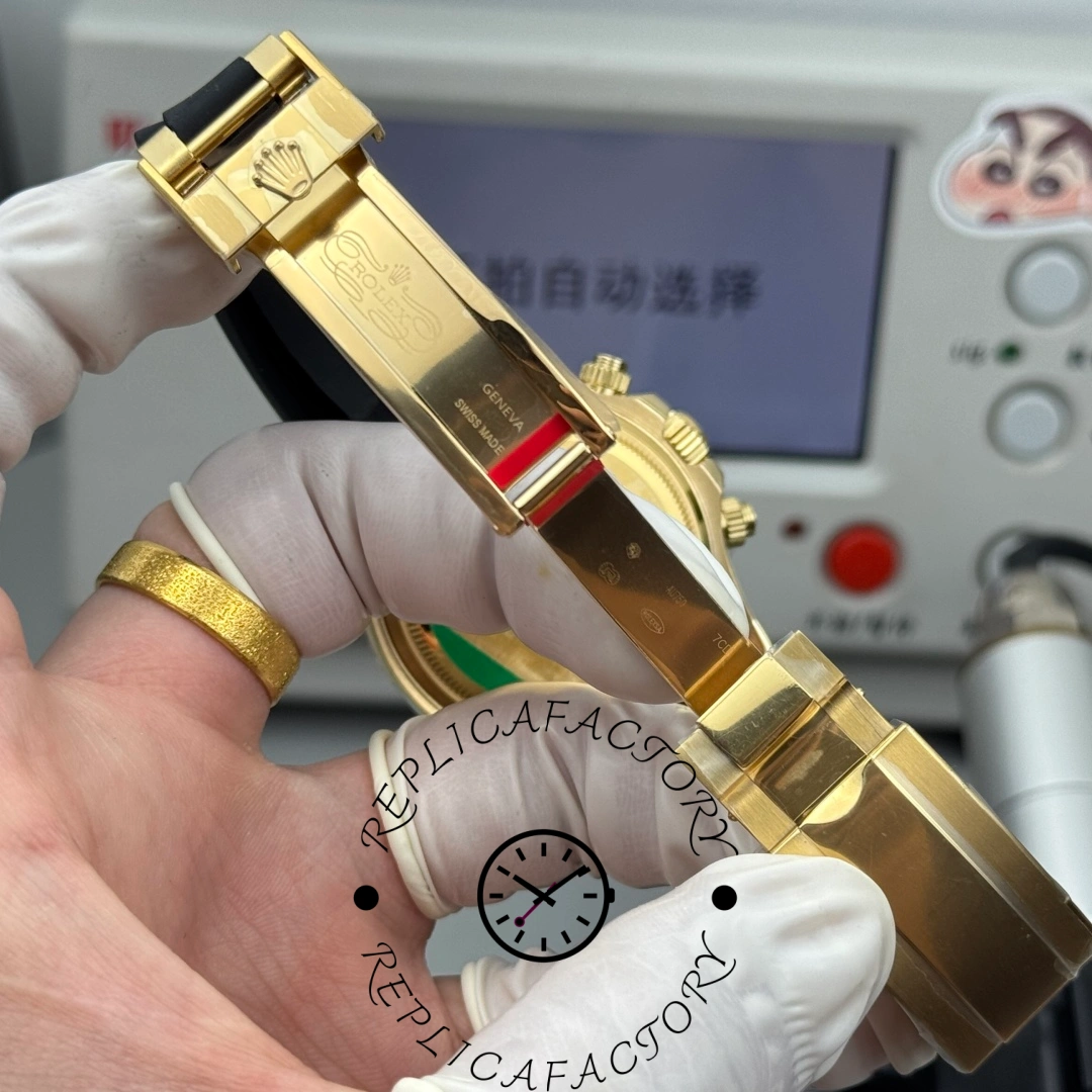 Strap clasp view of Rolex Daytona 126518LN-0012 showing gold folding clasp detail.