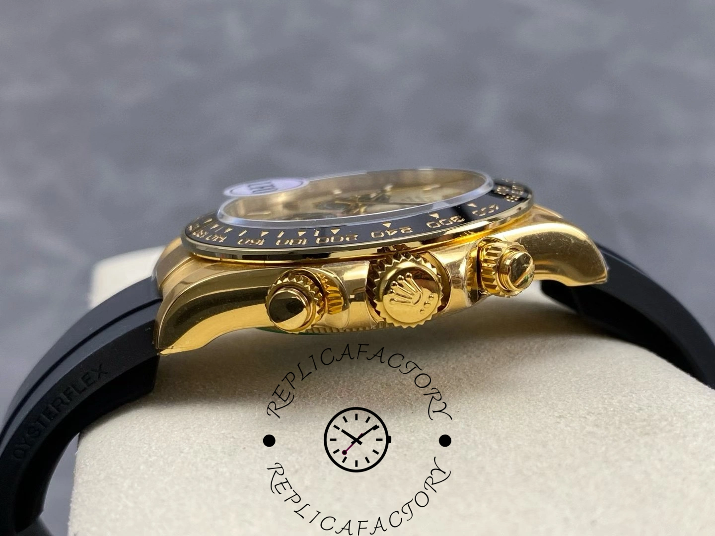 Side view of Rolex Daytona 126518LN-0012 showing gold case profile and pushers.