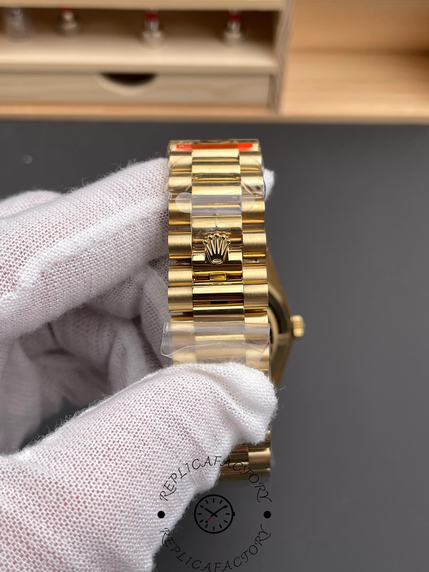 Bracelet detail of the Rolex Day-Date m228238-0005 showing the polished President links in hand.