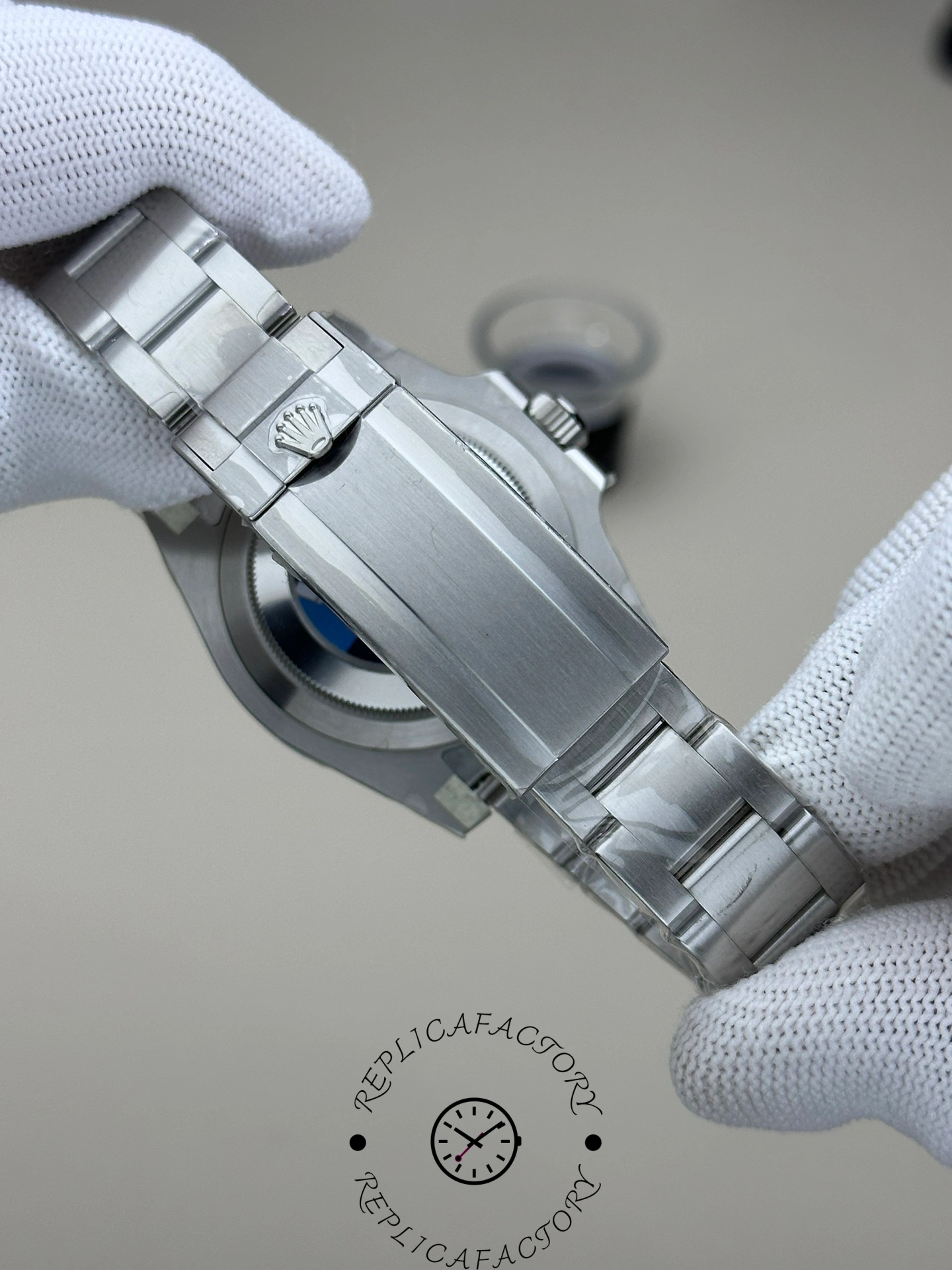 Rolex Submariner 116610LN 0001, clasp close-up showing brushed finish and Rolex coronet logo.